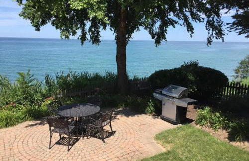 Lakefront Home in Madison - Private Beach - Photo 4