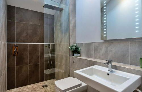 Finest Retreats - Lake View - Photo 28