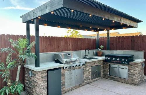 2 Masters, Newly renovated with new furnishings - 4BR 3BA - Photo 5