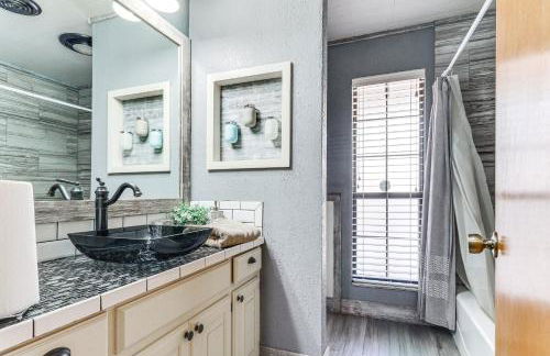 3 Mi to Downtown Roswell Home with Patio and Yard - Foto 17