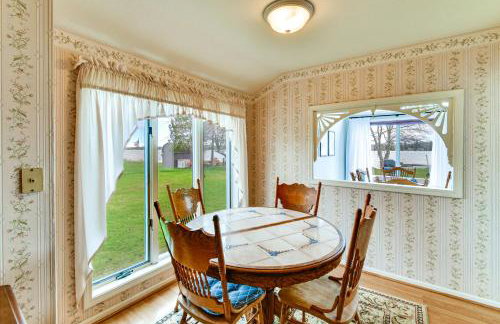 Lakefront Fall Home w/ Deck & Dock in Oscoda Twp! - Foto 10