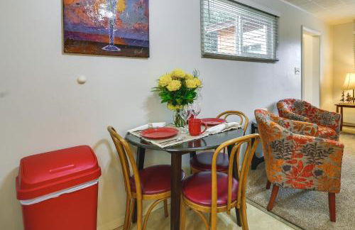 Quaint Cody Cottage with Grill Walk to Downtown! - Foto 8