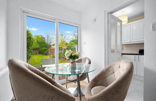 Stylish Four Bedroom House - Garden - Parking - Great Barr 110F - Foto 5