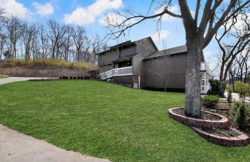 Hillside vacation next to Overland Park Kansas nature trail grill and fun - Foto 28