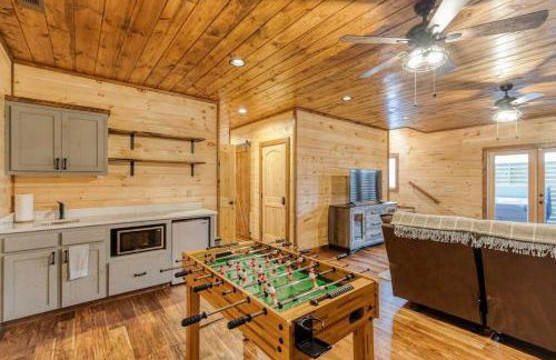 WolfCabin Lux Family Home, Fire Pit, Hot Tub, ADA ramp, ez paved rds - Foto 75