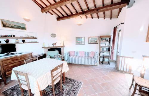 Serene Tuscan Retreat With Breathtaking Views - Photo 14