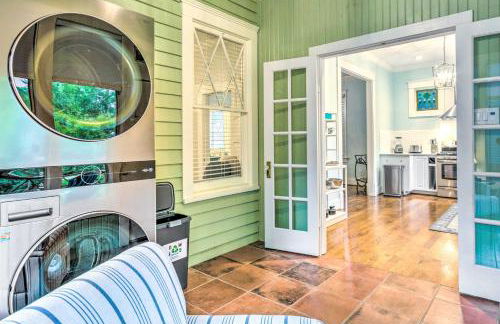 Colorful Cottage with Deck about 5 Mi to Downtown! - Foto 12