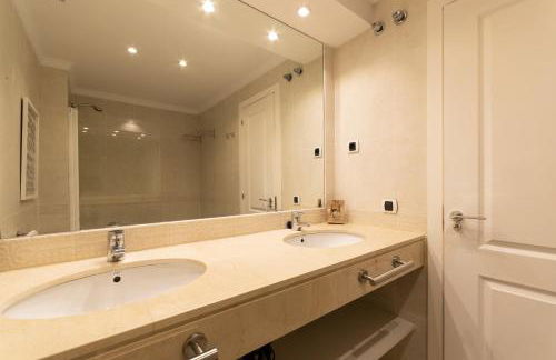 Apartment, front line beach, in Las Arenas, Bahía de Marbella - Photo 55