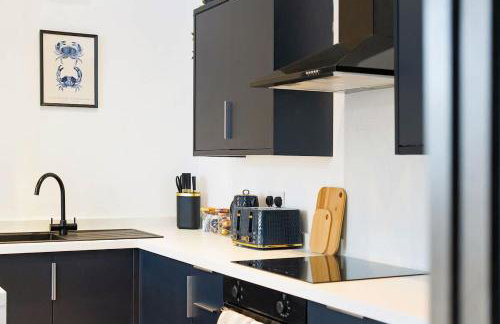 Central Location 3BR Home on Gladstone Street - Photo 31