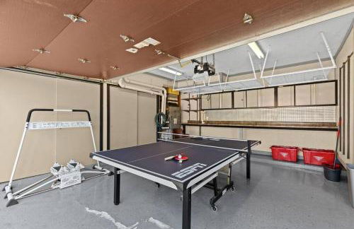 NEW! 4BR I Indoor Pool on the Bay in Boat Town USA - Foto 63