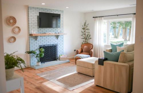 Annapolis Charm Waterfront Getaway Near USNA - FISH & CRAB from your PRIVATE PIER! - Foto 1