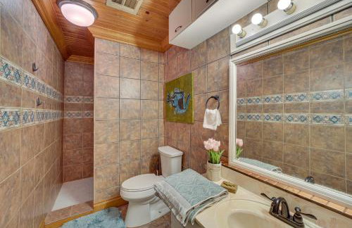 Lakefront Eufaula Escape with Dock and Private Beach! - Foto 14