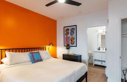 Dual Bachelor Pads w/ Rooftop Lounge & Games Sleeps 26 5 Min to Broadway - Foto 32