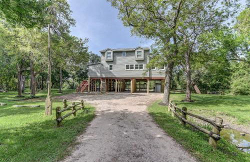 The San Bernard River waterfront provides private access to a spa, boat ramp, and jet skiing - Photo 52