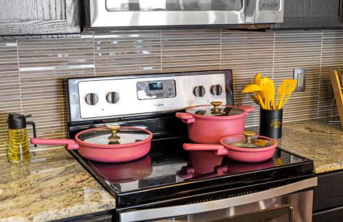 Beautiful Apt in Downtown W/ Pool | Parking - Foto 16