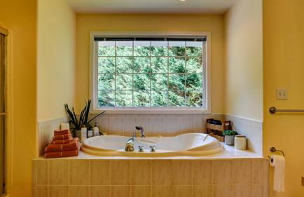 Riverside Bliss Cozy Beds, Fireplace and Gbit WiFi - Foto 8