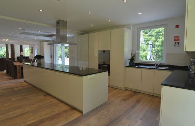 Luxurious Country House - Photo 15