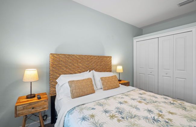 Sardinia Vacation Rental: Delightful Coastal Home near Vanderbilt Beach. Relax in a Private Pool and Spacious 4-BR Retreat with Modern Amenities. Ideal for Families. Minutes from Mercato and Local Attractions - Foto 5