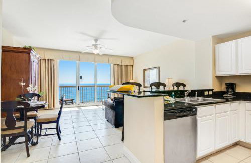 High-rise condo with pool & ocean views - walk to the beach - Foto 15