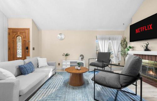 Mira Mesa Family Retreat 4BR with Balcony and Firepit - Photo 7