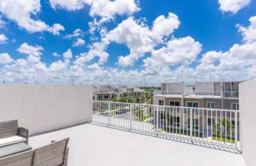 25893 Sw 144 CT · 3 Bed 2.5 Bath Townhome Rooftop 1 Parking Spot - Foto 17