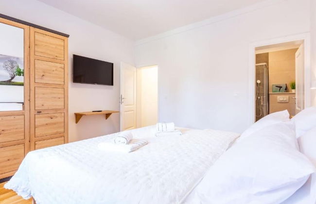 Peaceful Murvica Villa Pool, Garden, and Modern Comfort - Photo 5