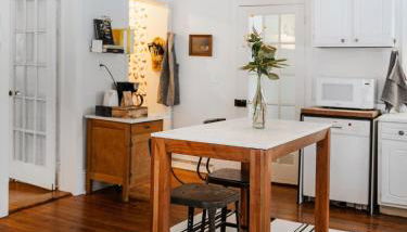 The Swiss Hill Farmhouse - 5 Bedrooms w Hot Tub - Foto 5