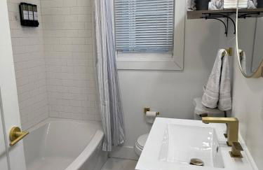 Modern 3BR Home | Chic & Cozy | 30 Min NYC Access - Foto 2