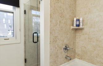 The Lumber Baron's Mansion: 2 King Suites, 2.5BA + Gym - Foto 25