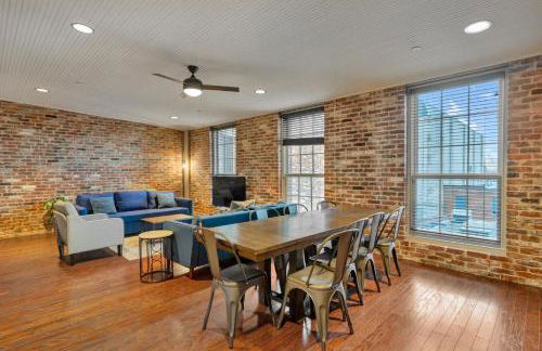 Ideal Spot Near 4th Street Live & Local Dining - Foto 15