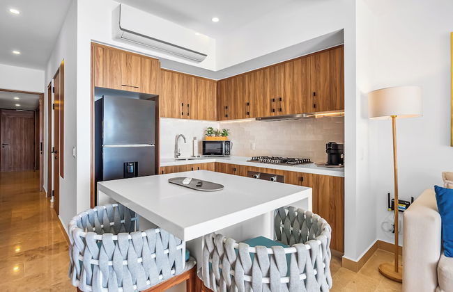 Oceanfront 1BR with Balcony & Pool - Foto 35