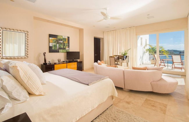 Exquisite Hilltop Villa with Luxurious Modern Design, Sweeping Ocean Views & Sparkling Infinity Pool - Foto 2