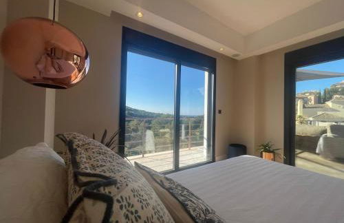 ULTIMATE LUXURY DREAM VILLA with 7 BEDROOMS, GYM, SPA and INFINITY POOL - Photo 31