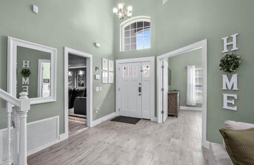 Brand NEW Modern Luxury wPrivate Pool Hot Tub BBQ Home Cinema 2 Miles to Disney - Foto 13