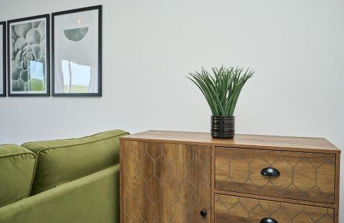 Riviera View - A Stunning Large 1 Bed Apt - Private Parking - 5 Mins To Beach - Dog Friendly - Close To Ventnor, Shanklin & Sandown - Ideal For Friends, Families & Business Travellers - Managed By "Greenstay Serviced Accommodation" - Foto 21