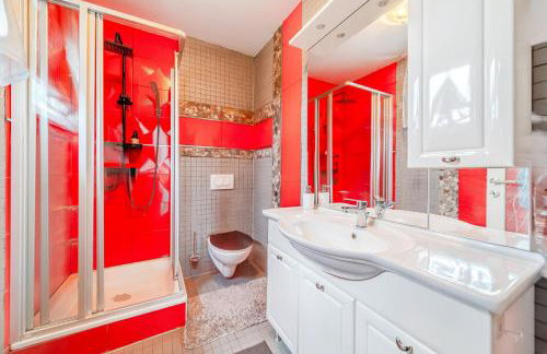 Riverside House with Pool and Hot Tub - Happy Rentals - Foto 31