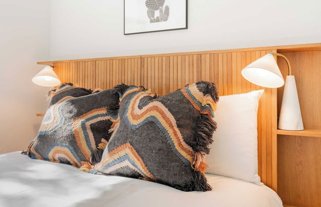 Modern Retreat w/ Pool, Guest House & Deck Lounge Henley by Avantstay - Foto 21