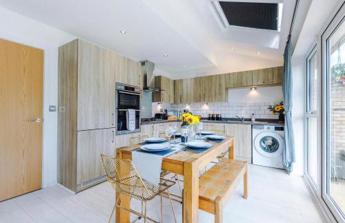 Stunning Riverside 3-Bed Home by 53 Degrees Property in Manchester with Garden & FREE Parking! - Foto 7