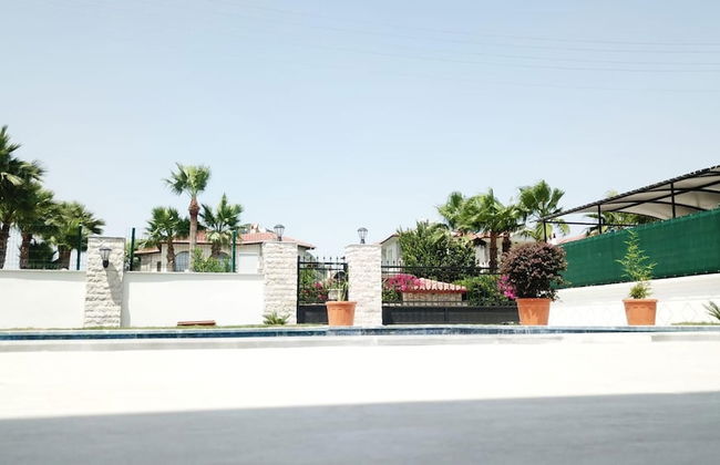 Stunning 4-bed Villa Grey 4 Bedrooms Private Pool - Photo 17