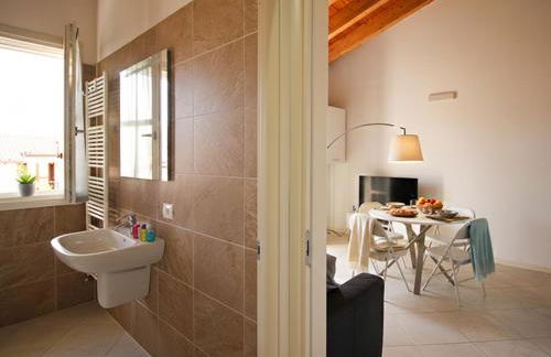 Ginny House Lake - charming flat with pool - Foto 12