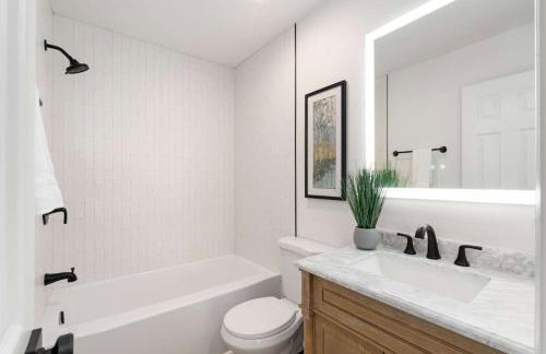 Stroll to Downtown Alpharetta AND Avalon Shops - Foto 27