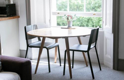 Peaceful Apartment - Dedicated Free Parking - Walk to Centre, Uni, Hosp - Business and Leisure - Contact For Long Stays - Foto 5