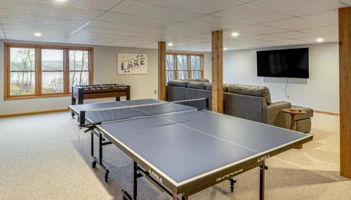 Private Lakefront Home with Game Room in Aurora! - Foto 2