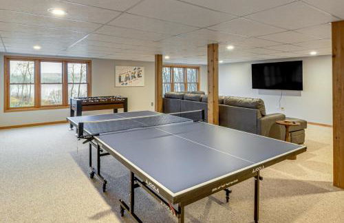 Private Lakefront Home with Game Room in Aurora! - Foto 2