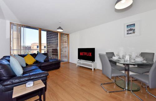 The Vizion serviced apartments from Pincott Properties - free parking, private balcony, and WiFi - Photo 17