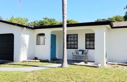 Whole House+Renovated+Pool+Lanai+BBQ+Close to All - Foto 1