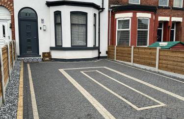 Luxury 6 Bed near city centre with Cinema Room & games room plus 5 bathrooms - Foto 45