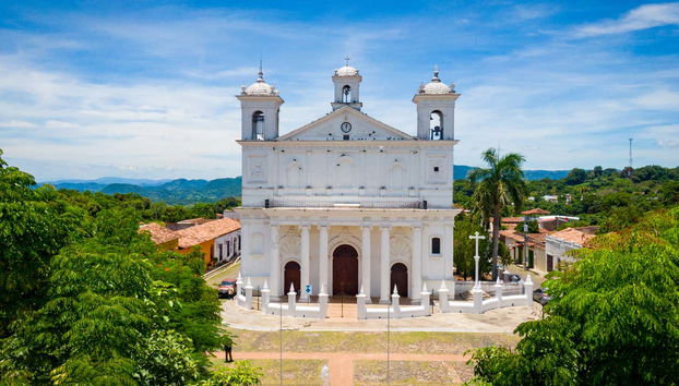 Tour por San Salvador y Suchitoto - Foto 2, Iglesia de Santa Lucía en Suchitoto