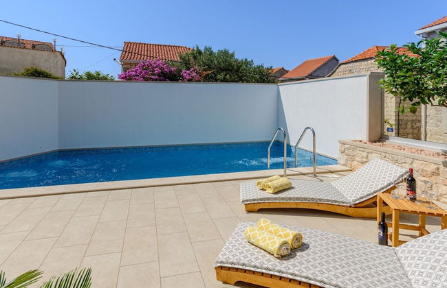 Villa Stone Pearl - Two Bedroom Holiday House With Pool - Foto 35