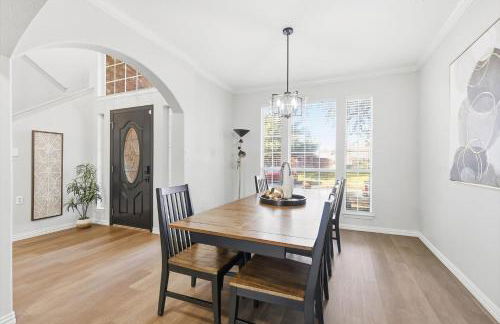 Luxury Backyard Pool & Patio Oasis 4-BD - Foto 4